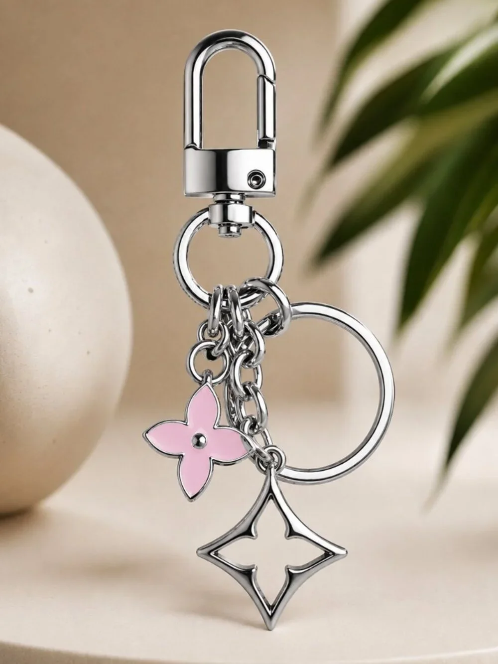 Clover Keychain / Bag Charm – Pink/SILVER✨ (ONE)